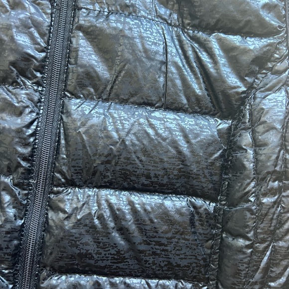 Black puffer vest - Picture 3 of 3